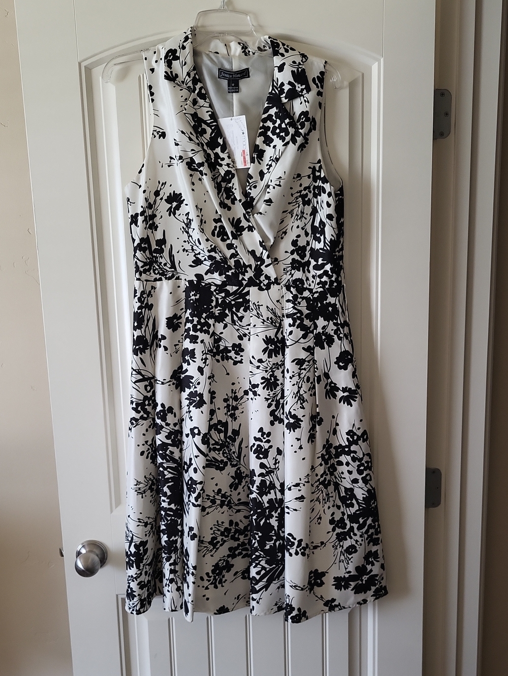 Jessica Howard White Dress with Black Floral Print